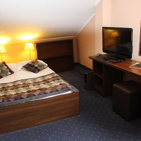 Hotel Colnus Kolno  Zewnętrze zdjęcie