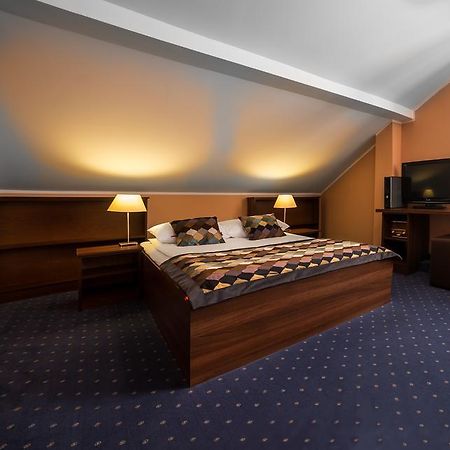 Hotel Colnus Kolno  Zewnętrze zdjęcie