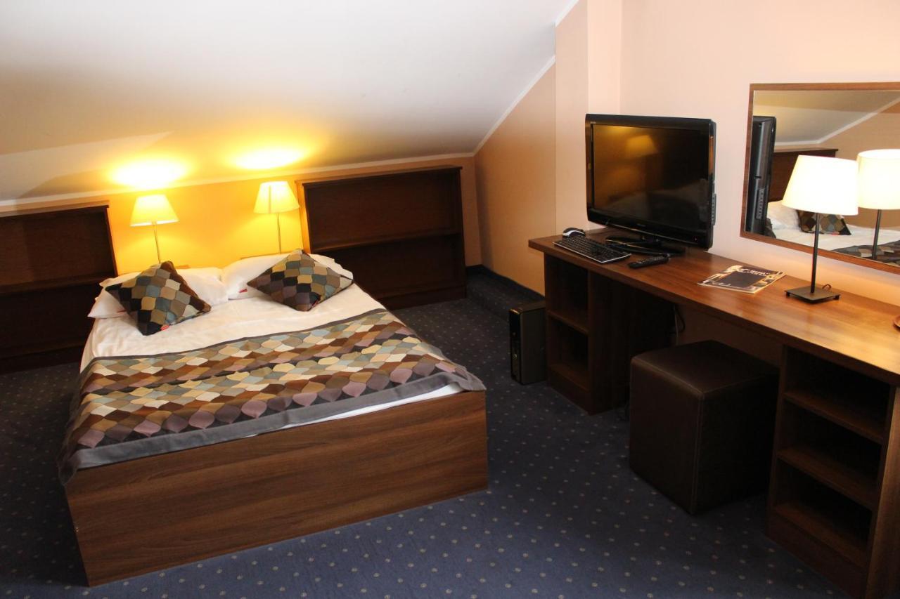 Hotel Colnus Kolno  Zewnętrze zdjęcie