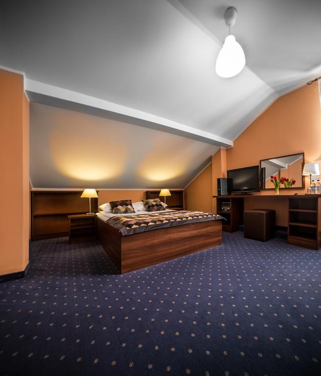 Hotel Colnus Kolno  Zewnętrze zdjęcie