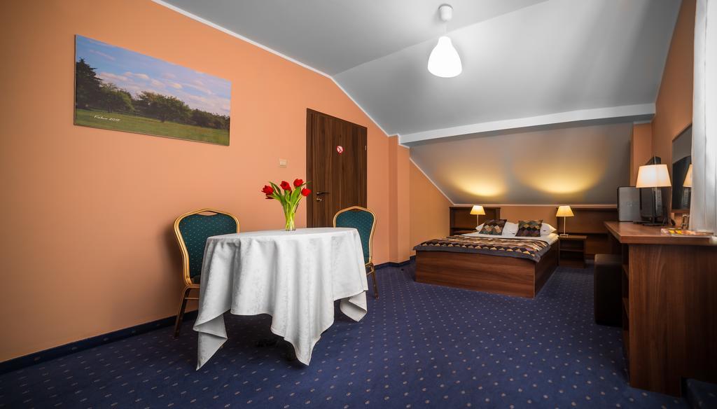 Hotel Colnus Kolno  Zewnętrze zdjęcie