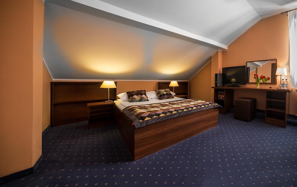 Hotel Colnus Kolno  Zewnętrze zdjęcie