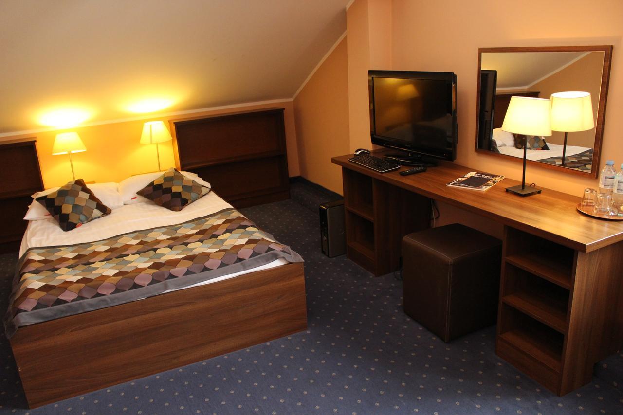 Hotel Colnus Kolno  Zewnętrze zdjęcie